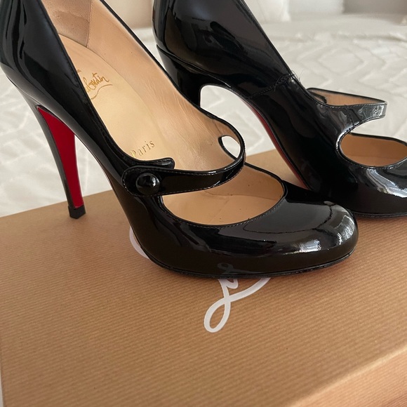 Super classy Red bottoms- size 7. Worn less than 5 times - Picture 2 of 10